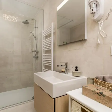 Luxury Center -50m To The Sea אופטיה